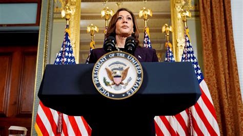 Kamala Harris in Demokrat Partinin başkan adayı olduğu resmileşti