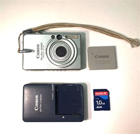 Canon Powershot Elph Sd200 Digital Point And Shoot Camera Complete Set Ebay