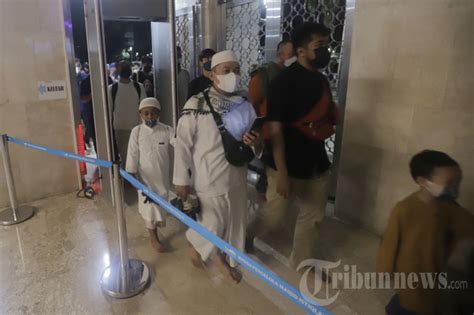 Masjid Istiqlal Dipadati Jamaah Pada Salat Tarawih Pertama Foto