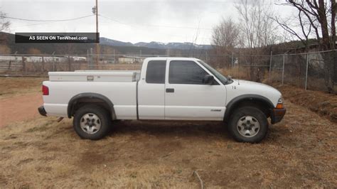 2003 Chevrolet S10 Extended Cab Pickup 3 Door 4 3l