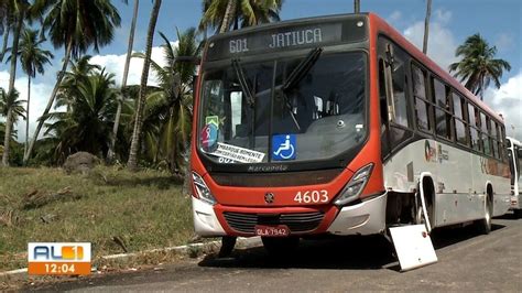 Nibus Desce Ladeira Desgovernado Em Macei E Passageiros Ficam