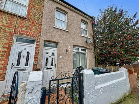 Raphael Road Gravesend Kent Da12 3 Bed End Of Terrace House For Sale