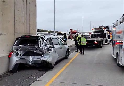 Video Three Vehicle Crash Causes More Chaos On Hwy 401 In Mississauga