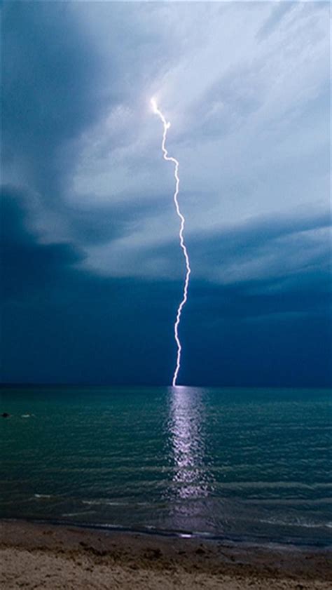 Lightning Strike Wallpaper - WallpaperSafari