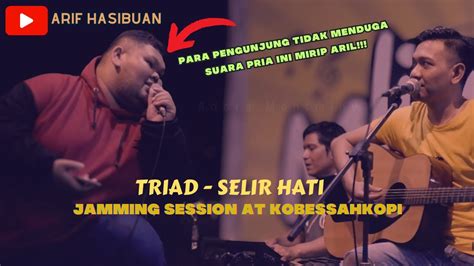 Triad Selir Hati Semua Pengunjung Ikut Bernyanyi Karena Pria Ini