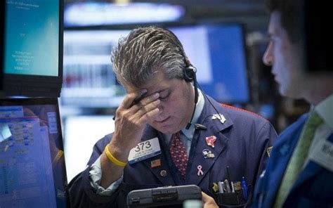 Wall Street cierra en caída ante inquietud de inversores por inflación