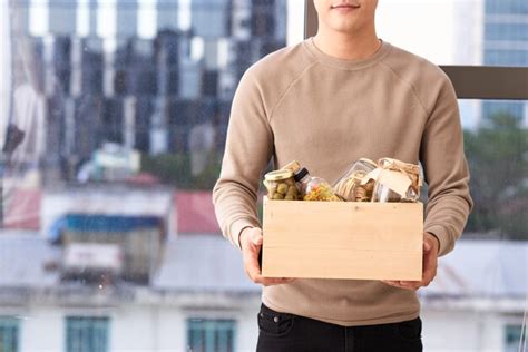 Premium Photo Volunteer With Box Of Food For Poor Donation Concept