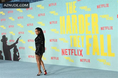 Regina King Sexy Seen Showing Off Her Hot Legs And Cleavage At The Harder They Fall Premiere In