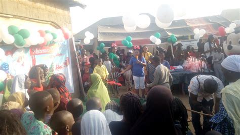 Xmas: Locals, IDPs scramble over relief items in Abuja camp