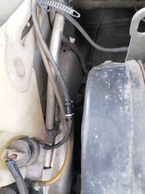 Обратный клапан на систему омывателя лобового стекла — Lada Калина ...