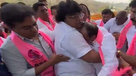 Watch Video Ex Telangana Deputy Cm Mahmood Ali Faints During Republic