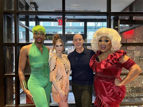 These Are 15 Series On Netflix Where You Can See Naked Men