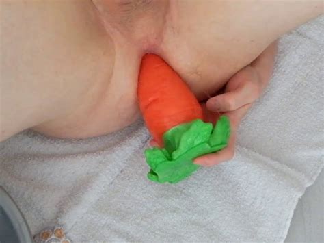 Playing With My Carrot Dildo ThisVid