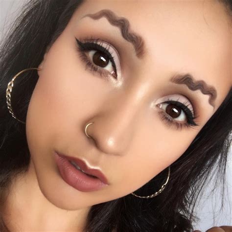 Weird Squiggle Eyebrow Trend Takes Over Instagram Latest Fashion Corner