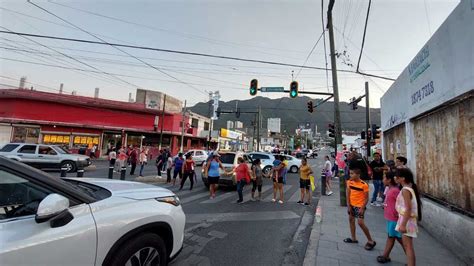 Reportan Bloqueos Simult Neos Por Falta De Luz En Nl Telediario M Xico