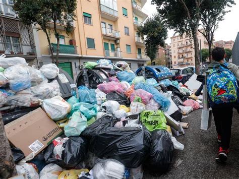 Piano Rifiuti Delusione Ai Parioli Le Foglie Le Spazziamo Noi