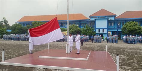 Upacara Memperingati HUT Ke 77 Yayasan Hang Tuah Di SMA Hang Tuah 1