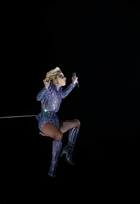 Lady Gaga Super Bowl Halftime Glitter, Drones And Upbeat - Powws