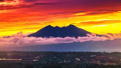 Pesona Keindahan Alam Hingga Cerita Mistis Di Gunung Salak