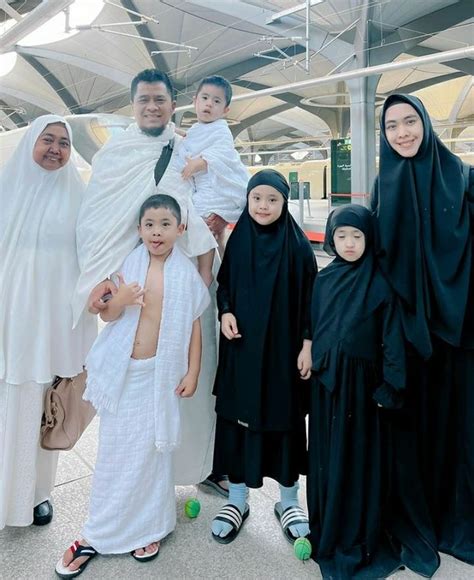 Artis Tanah Air Yang Berangkat Umrah Menjelang Ramadan