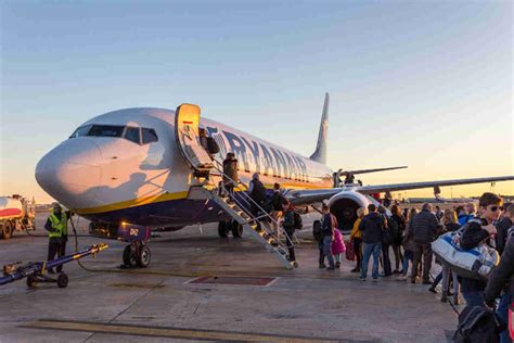 Atterraggio D Emergenza Per Volo Ryanair In Avvicinamento All Aeroporto