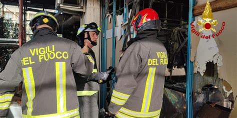 Incendio Sulla Strada Per La Miniera Di Realmonte Devastati Camion