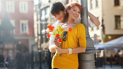 Smiley Couple In Blur Building Background Hd Couple Wallpapers Hd