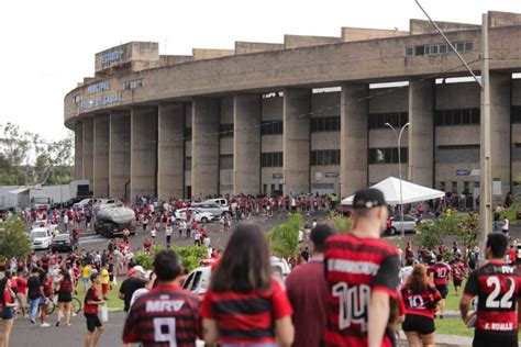 Torcidas De América Mg E Flamengo Chegam Para Jogão Em Uberlândia