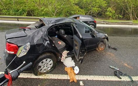 Três Suspeitos Tentam Fugir Após Capotar Carro E São Detidos Em Praia