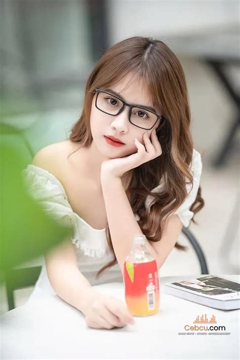 Bộ sưu tập ảnh Hot Girl đeo kính đáng yêu dễ thương nhưng cực Dâm Ce Bu Cu