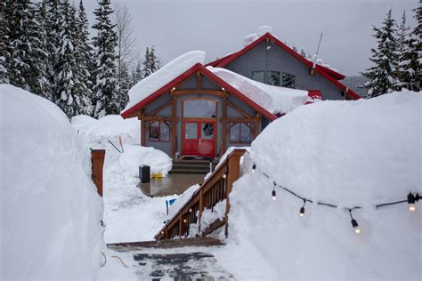 Our Luxury Ski Lodge | Great Canadian Heli-Skiing