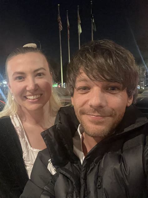 Hl Daily On Twitter Louis With Another Fan Last Night