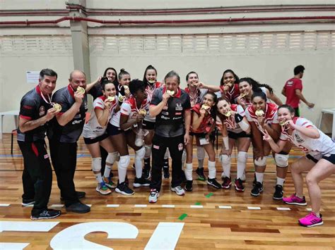 Vôlei feminino vence a Retomada Esportiva