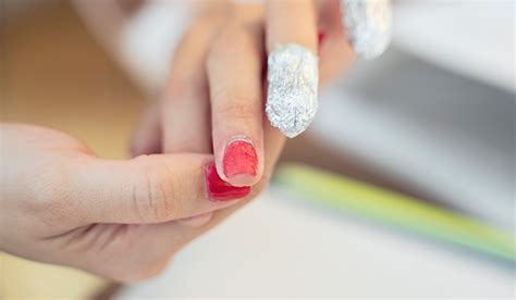 How To Remove Gel Nail Polish Without Wrecking Your Nails