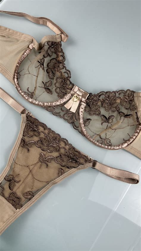 Jade Nude Ondas Do Corpo