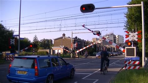 Spoorwegovergang Hengelo Dutch Railroad Crossing Youtube