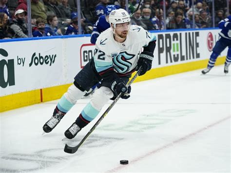 Joonas Donskoi Announces Retirement from NHL at 31 - The Hockey News