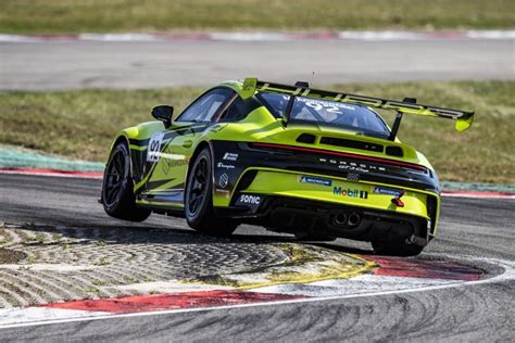 Porsche Carrera Cup Deutschland Saisonstart Mit 32 Fahrern Und Neuem