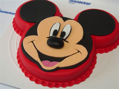 Mickey Mouse Fondant Cake - CakeCentral.com