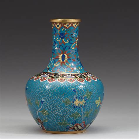 A Cloisonné vase, Qing dynasty, 19th Century. - Bukowskis