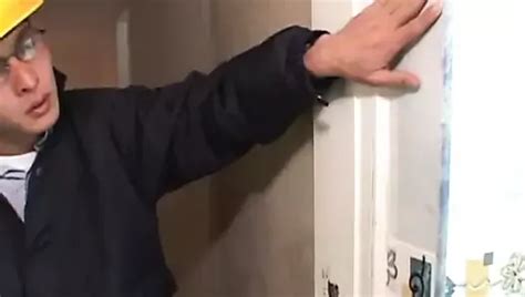 Chastity Opgesloten Beer Neukt Zijn Gat Met Een Tien Centimeter Lange Dildo Xhamster