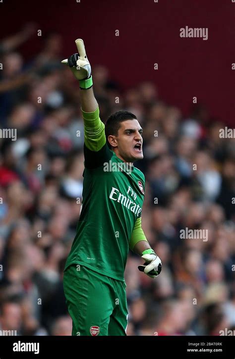 Arsenal Goalkeeper Vito Mannone Stock Photo Alamy