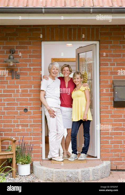 Family house door hi-res stock photography and images - Alamy