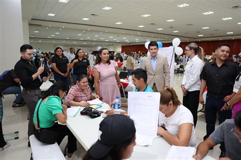 Acuden M S De Mil J Venes A Feria De Empleo En G Mez Palacio