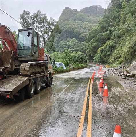 苗62線錦卦橋路段坍方積水 交通中斷持續搶修 社會 中央社 Cna