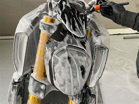 Moto Lavage et Préparation à la vente CarShiner S