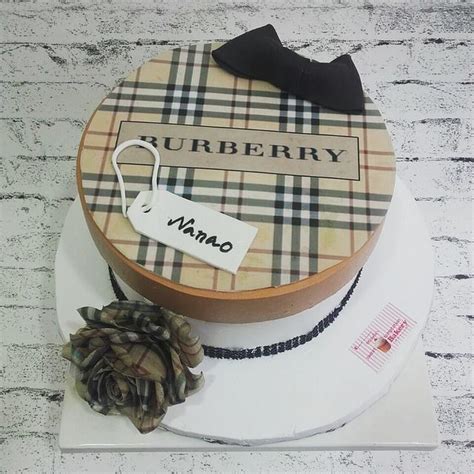 Burberry Gift Box Cake Decorated Cake By Michelle S CakesDecor