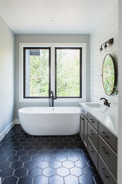 Dreamy Modern Farmhouse Country Stanza Da Bagno Seattle Di Neff