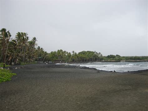 Punalu'u Beach (Black Sand Beach) Big Island, Hawaii Punaluu Beach ...