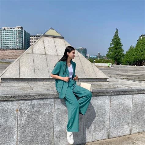 Street style hot girl bán hàng tuần qua công thức đẹp và mát mẻ hết chỗ chê để bạn diện theo